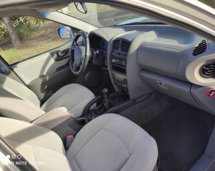 Сірий Хендай Санта Фе, об'ємом двигуна 2 л та пробігом 235 тис. км за 4099 $, фото 5 на Automoto.ua