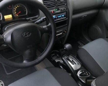 Хендай Санта Фе 2005 в Николаеве на Automoto.ua Серый Хендай Санта Фе, объемом двигателя 1.99 л и пробегом 278 тыс. км за 6850 $, фото 13 на Automoto.ua
