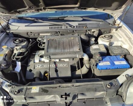 Серый Хендай Санта Фе, объемом двигателя 2 л и пробегом 237 тыс. км за 4200 $, фото 12 на Automoto.ua