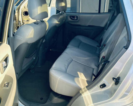 Серый Хендай Санта Фе, объемом двигателя 2.4 л и пробегом 262 тыс. км за 6900 $, фото 16 на Automoto.ua