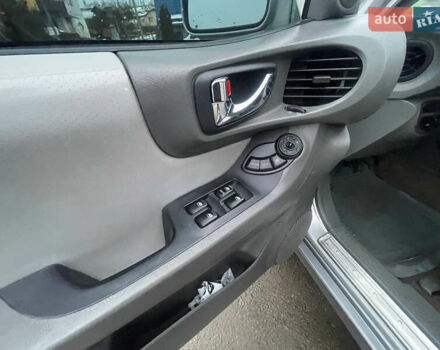 Сірий Хендай Санта Фе, об'ємом двигуна 1.99 л та пробігом 320 тис. км за 6200 $, фото 9 на Automoto.ua