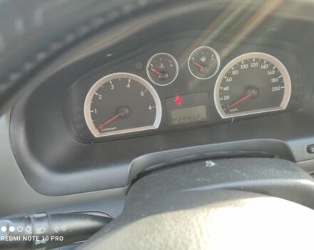 Сірий Хендай Санта Фе, об'ємом двигуна 2 л та пробігом 235 тис. км за 4099 $, фото 7 на Automoto.ua