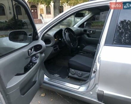 Хендай Санта Фе 2005 в Николаеве на Automoto.ua Серый Хендай Санта Фе, объемом двигателя 1.99 л и пробегом 278 тыс. км за 6850 $, фото 1 на Automoto.ua