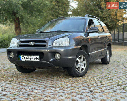 Серый Хендай Санта Фе, объемом двигателя 2 л и пробегом 155 тыс. км за 6850 $, фото 3 на Automoto.ua