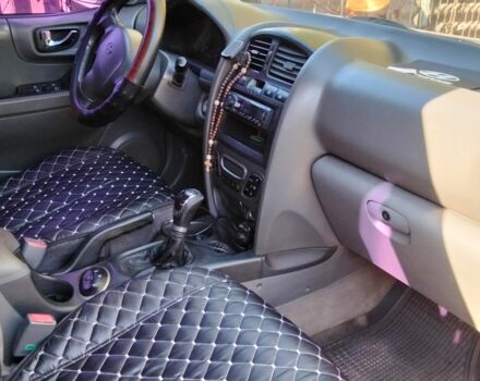 Серый Хендай Санта Фе, объемом двигателя 2 л и пробегом 231 тыс. км за 4700 $, фото 7 на Automoto.ua