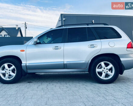 Серый Хендай Санта Фе, объемом двигателя 2.4 л и пробегом 262 тыс. км за 6900 $, фото 2 на Automoto.ua