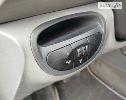 Серый Хендай Санта Фе, объемом двигателя 1.99 л и пробегом 268 тыс. км за 8000 $, фото 10 на Automoto.ua