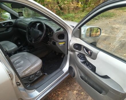 Серый Хендай Санта Фе, объемом двигателя 2 л и пробегом 290 тыс. км за 2650 $, фото 7 на Automoto.ua