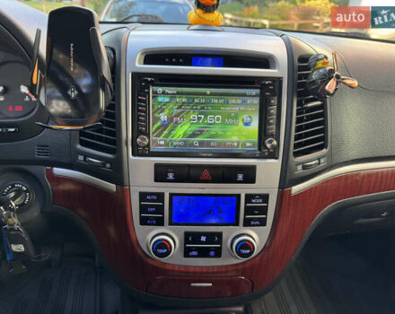 Серый Хендай Санта Фе, объемом двигателя 2.2 л и пробегом 290 тыс. км за 8700 $, фото 26 на Automoto.ua