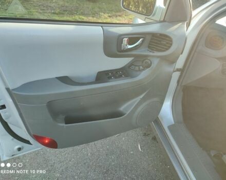 Серый Хендай Санта Фе, объемом двигателя 2 л и пробегом 237 тыс. км за 4200 $, фото 7 на Automoto.ua