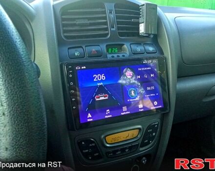 Серый Хендай Санта Фе, объемом двигателя 2 л и пробегом 252 тыс. км за 6000 $, фото 6 на Automoto.ua