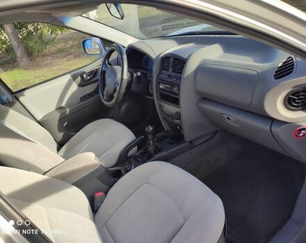 Серый Хендай Санта Фе, объемом двигателя 2 л и пробегом 237 тыс. км за 4200 $, фото 10 на Automoto.ua