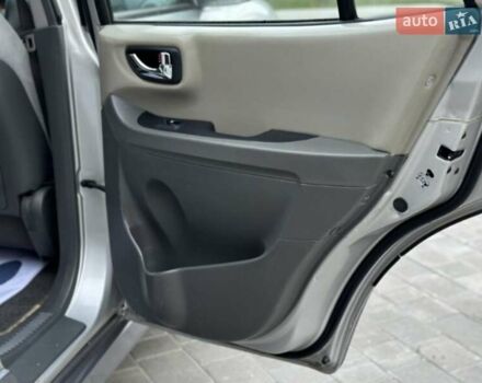 Серый Хендай Санта Фе, объемом двигателя 2.4 л и пробегом 220 тыс. км за 6750 $, фото 6 на Automoto.ua