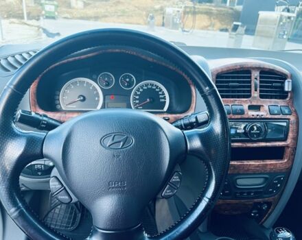 Серый Хендай Санта Фе, объемом двигателя 2.4 л и пробегом 262 тыс. км за 6900 $, фото 5 на Automoto.ua