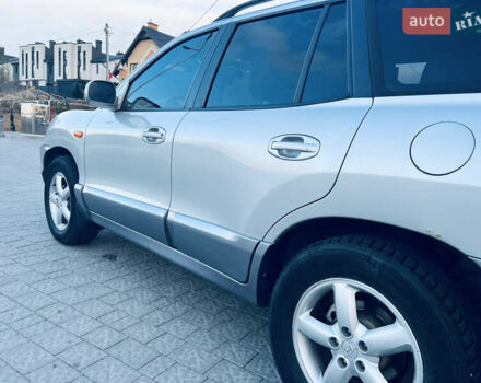 Серый Хендай Санта Фе, объемом двигателя 2.4 л и пробегом 262 тыс. км за 6900 $, фото 3 на Automoto.ua