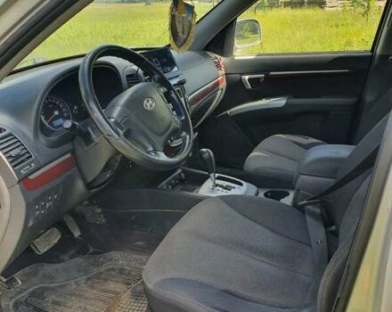 Серый Хендай Санта Фе, объемом двигателя 2.19 л и пробегом 329 тыс. км за 9300 $, фото 4 на Automoto.ua