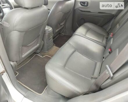 Серый Хендай Санта Фе, объемом двигателя 1.99 л и пробегом 268 тыс. км за 8000 $, фото 7 на Automoto.ua
