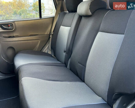 Серый Хендай Санта Фе, объемом двигателя 2 л и пробегом 278 тыс. км за 7299 $, фото 11 на Automoto.ua