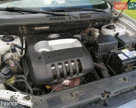 Серый Хендай Санта Фе, объемом двигателя 2.4 л и пробегом 263 тыс. км за 6350 $, фото 3 на Automoto.ua