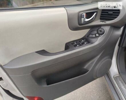 Серый Хендай Санта Фе, объемом двигателя 1.99 л и пробегом 268 тыс. км за 8000 $, фото 8 на Automoto.ua