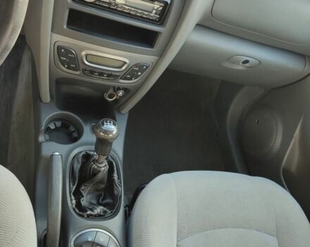 Сірий Хендай Санта Фе, об'ємом двигуна 2 л та пробігом 235 тис. км за 4099 $, фото 6 на Automoto.ua