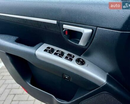 Сірий Хендай Санта Фе, об'ємом двигуна 2.19 л та пробігом 290 тис. км за 8600 $, фото 12 на Automoto.ua