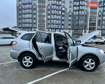 Серый Хендай Санта Фе, объемом двигателя 2.19 л и пробегом 260 тыс. км за 8950 $, фото 19 на Automoto.ua