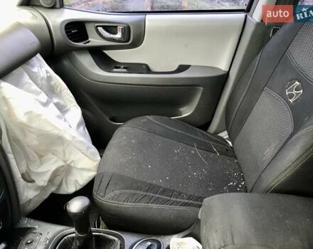 Серый Хендай Санта Фе, объемом двигателя 2 л и пробегом 170 тыс. км за 2500 $, фото 12 на Automoto.ua