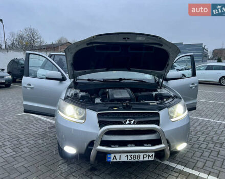 Серый Хендай Санта Фе, объемом двигателя 2.19 л и пробегом 260 тыс. км за 8950 $, фото 21 на Automoto.ua