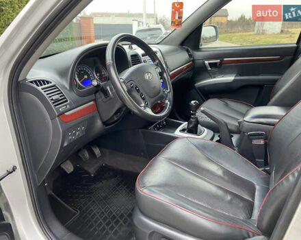 Сірий Хендай Санта Фе, об'ємом двигуна 2.19 л та пробігом 189 тис. км за 7950 $, фото 36 на Automoto.ua