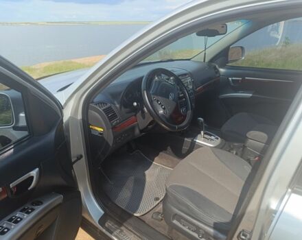 Серый Хендай Санта Фе, объемом двигателя 2.2 л и пробегом 197 тыс. км за 8400 $, фото 8 на Automoto.ua