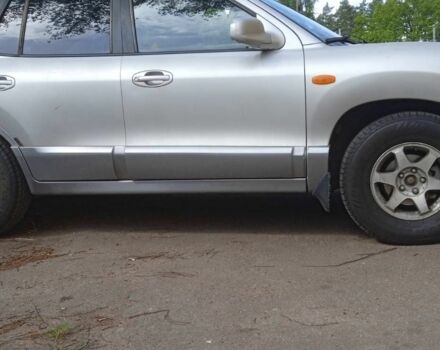 Серый Хендай Санта Фе, объемом двигателя 2 л и пробегом 275 тыс. км за 5500 $, фото 2 на Automoto.ua