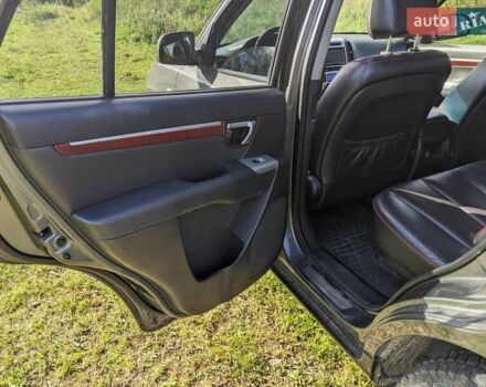 Серый Хендай Санта Фе, объемом двигателя 2.19 л и пробегом 243 тыс. км за 7999 $, фото 12 на Automoto.ua