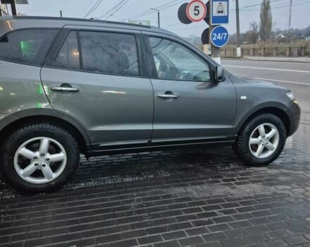 Серый Хендай Санта Фе, объемом двигателя 2.2 л и пробегом 237 тыс. км за 8500 $, фото 9 на Automoto.ua