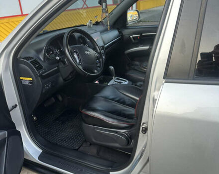 Серый Хендай Санта Фе, объемом двигателя 2.7 л и пробегом 198 тыс. км за 10800 $, фото 4 на Automoto.ua