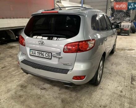 Серый Хендай Санта Фе, объемом двигателя 2.2 л и пробегом 386 тыс. км за 10000 $, фото 4 на Automoto.ua