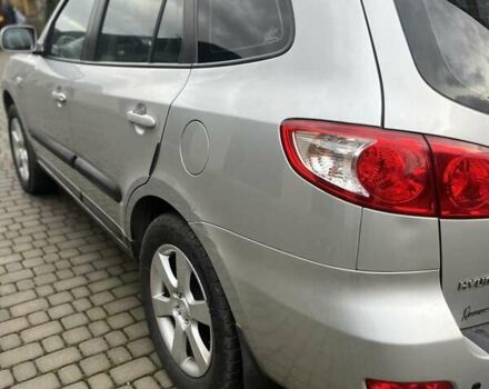 Серый Хендай Санта Фе, объемом двигателя 2.19 л и пробегом 285 тыс. км за 8700 $, фото 7 на Automoto.ua