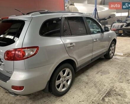 Серый Хендай Санта Фе, объемом двигателя 2.2 л и пробегом 386 тыс. км за 10000 $, фото 5 на Automoto.ua