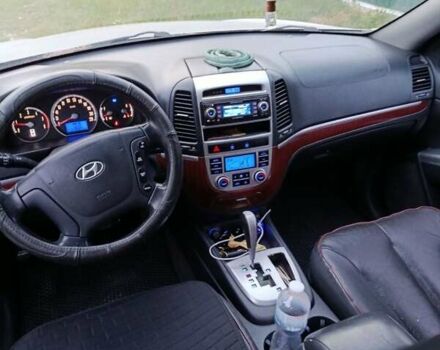 Серый Хендай Санта Фе, объемом двигателя 2.2 л и пробегом 312 тыс. км за 9000 $, фото 11 на Automoto.ua