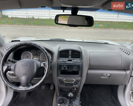 Сірий Хендай Санта Фе, об'ємом двигуна 2.35 л та пробігом 129 тис. км за 7000 $, фото 10 на Automoto.ua