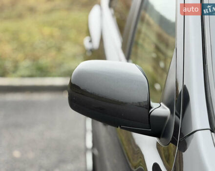 Серый Хендай Санта Фе, объемом двигателя 2.2 л и пробегом 232 тыс. км за 10555 $, фото 7 на Automoto.ua