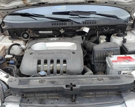 Серый Хендай Санта Фе, объемом двигателя 2 л и пробегом 200 тыс. км за 7650 $, фото 12 на Automoto.ua