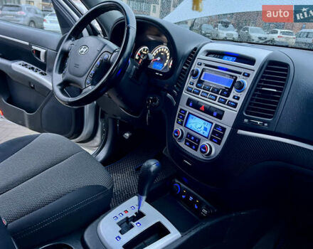 Серый Хендай Санта Фе, объемом двигателя 2.19 л и пробегом 260 тыс. км за 8950 $, фото 52 на Automoto.ua