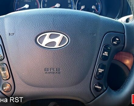 Серый Хендай Санта Фе, объемом двигателя 2.2 л и пробегом 230 тыс. км за 10400 $, фото 2 на Automoto.ua