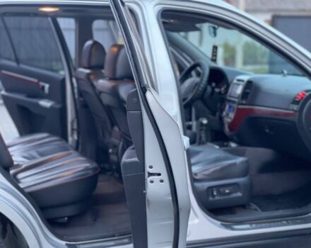 Серый Хендай Санта Фе, объемом двигателя 2.2 л и пробегом 337 тыс. км за 9300 $, фото 10 на Automoto.ua