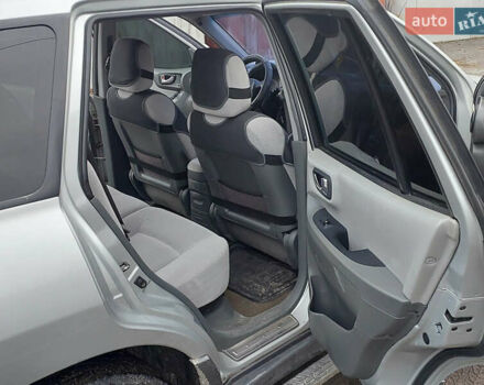 Серый Хендай Санта Фе, объемом двигателя 2 л и пробегом 200 тыс. км за 7650 $, фото 9 на Automoto.ua