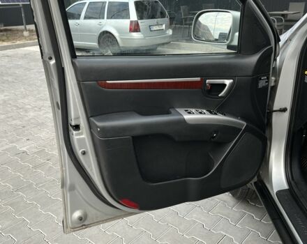 Серый Хендай Санта Фе, объемом двигателя 2.2 л и пробегом 270 тыс. км за 4800 $, фото 11 на Automoto.ua
