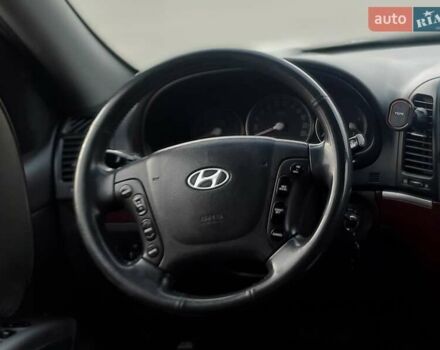 Серый Хендай Санта Фе, объемом двигателя 2.19 л и пробегом 225 тыс. км за 9500 $, фото 9 на Automoto.ua