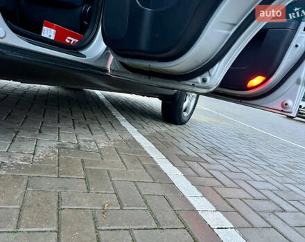 Серый Хендай Санта Фе, объемом двигателя 2.19 л и пробегом 260 тыс. км за 8950 $, фото 46 на Automoto.ua