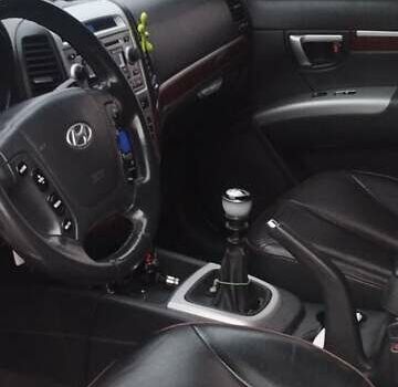 Серый Хендай Санта Фе, объемом двигателя 2.2 л и пробегом 297 тыс. км за 9299 $, фото 1 на Automoto.ua